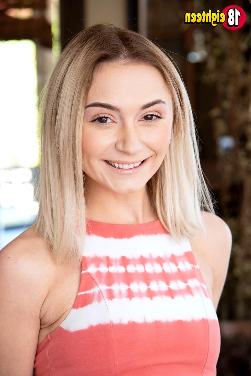 16P Die blonde Spinnerin Chloe Temple landet beim Sex ganz oben