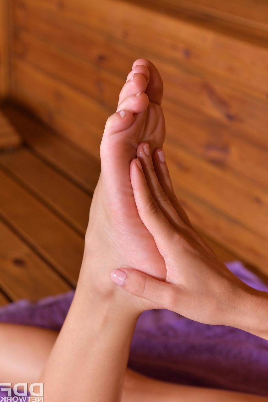 20P Jambes et pieds chauds Nikki Fox