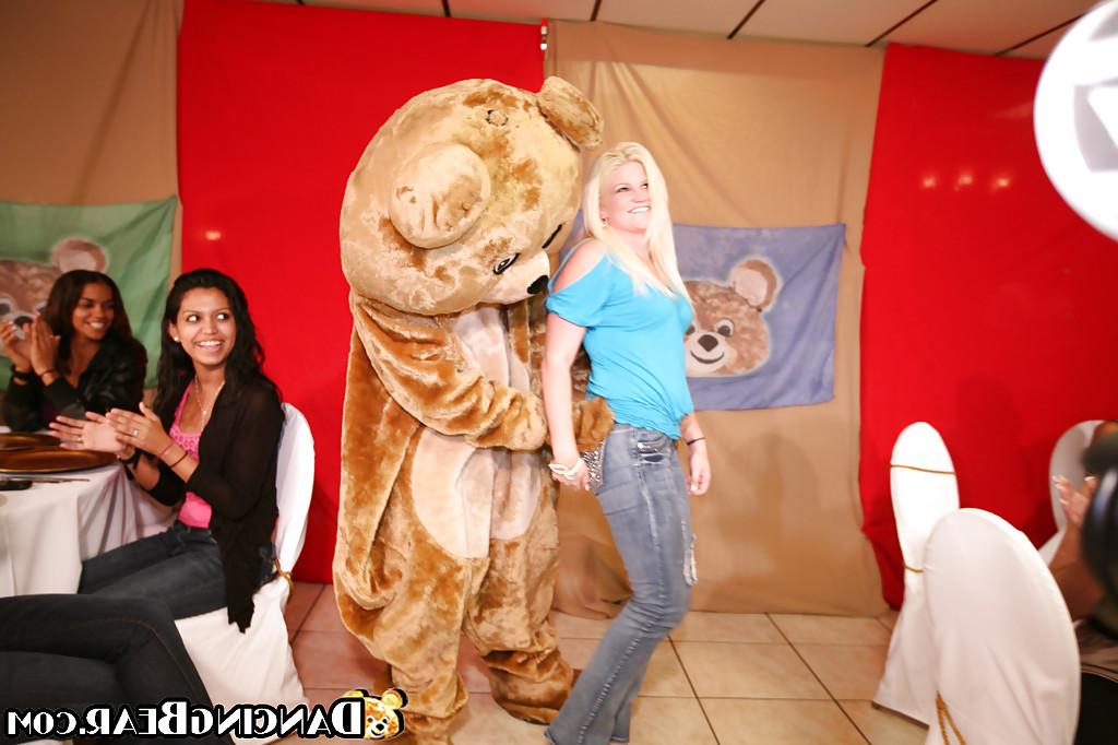 16P Smooth looking babes are giving hot looking sloppy blowjobs