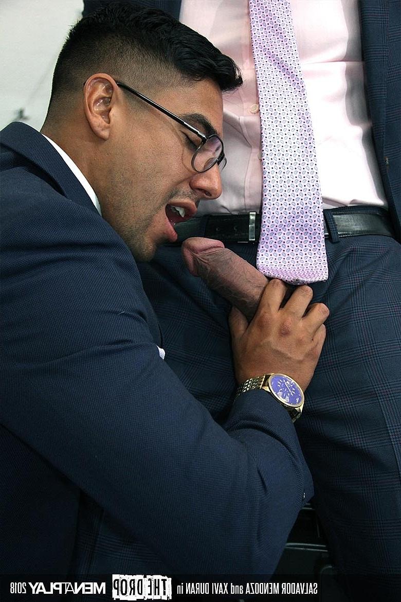 20P Le latino gay ringard Salvador Mendoza se fait enculer par l'homme d'affaires Xavi Duran