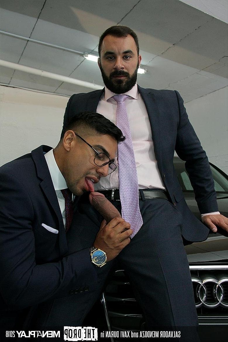 20P Le latino gay ringard Salvador Mendoza se fait enculer par l'homme d'affaires Xavi Duran