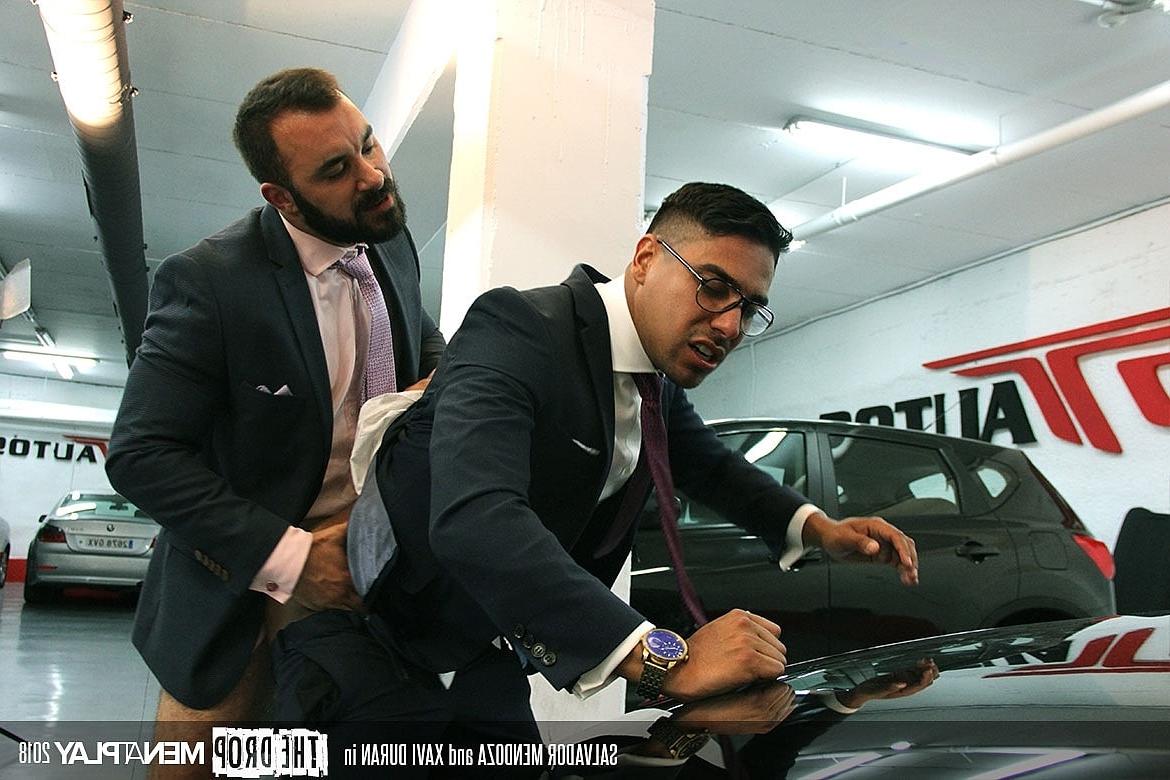 20P Le latino gay ringard Salvador Mendoza se fait enculer par l'homme d'affaires Xavi Duran