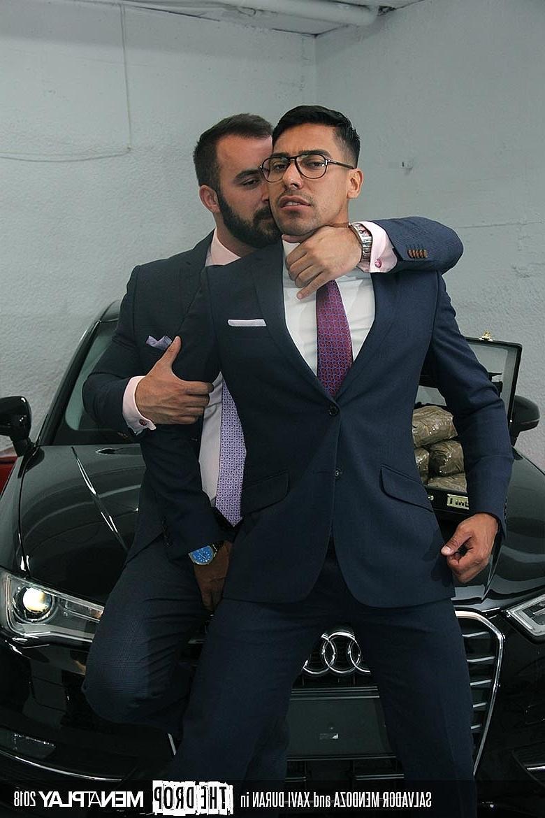 20P Le latino gay ringard Salvador Mendoza se fait enculer par l'homme d'affaires Xavi Duran