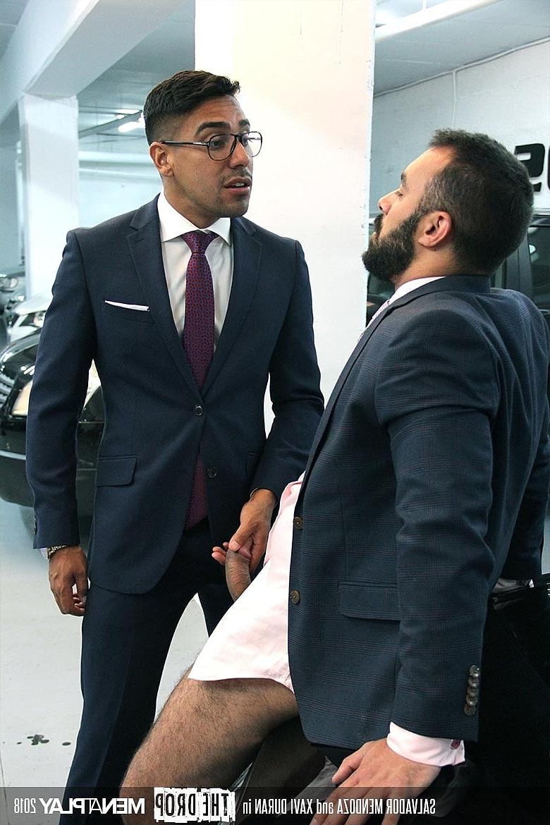 20P Le latino gay ringard Salvador Mendoza se fait enculer par l'homme d'affaires Xavi Duran