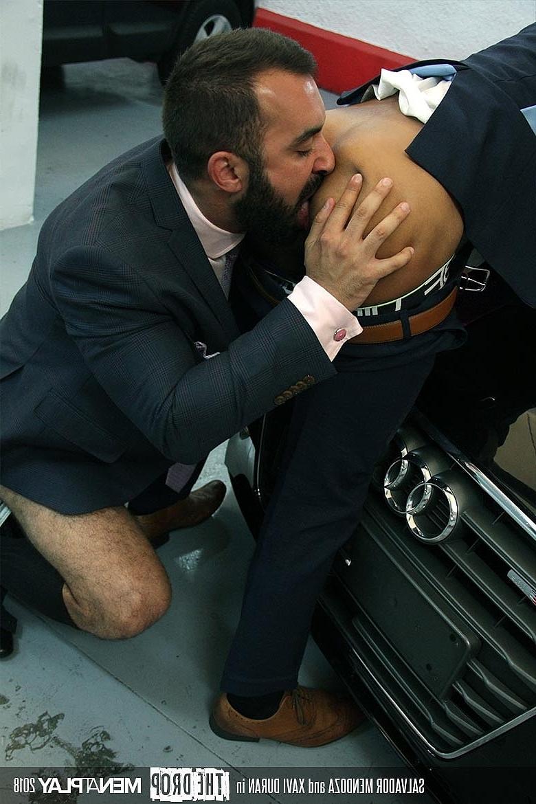20P Le latino gay ringard Salvador Mendoza se fait enculer par l'homme d'affaires Xavi Duran