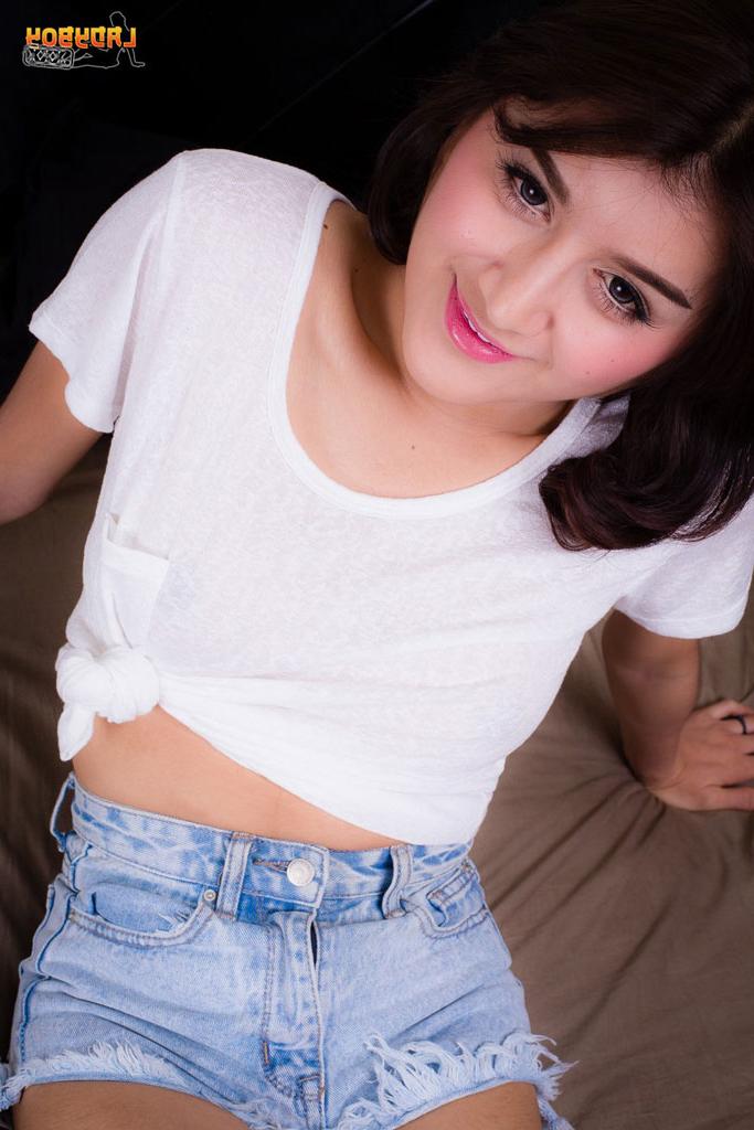15P Ladyboy XXX avec Alice photos porno