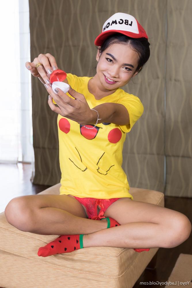 16P Ladyboy Gold estrelado por Yoyo fotos de sexo