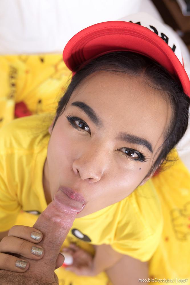 16P Ladyboy Gold estrelado por Yoyo fotos de sexo