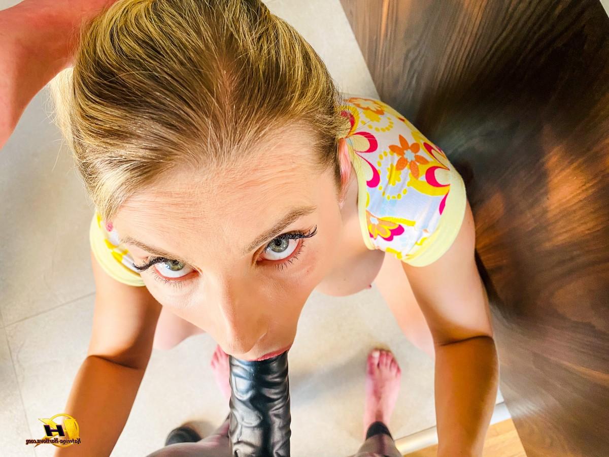 16P Die blonde Katerina Hartlova lässt sich auf Strapon-Lesbensex ein