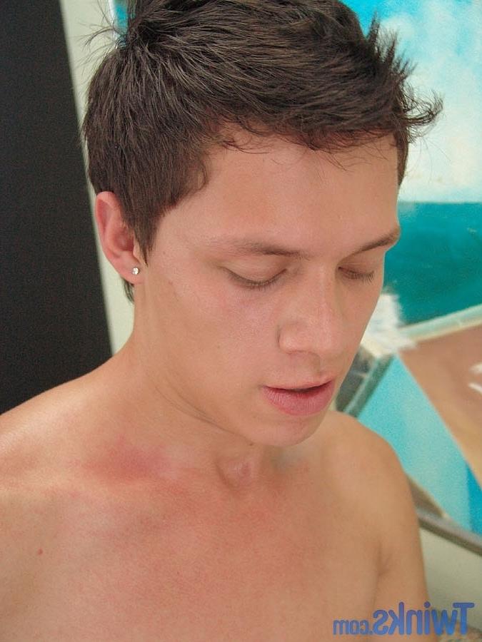 20P Парни-геи с большой елдой наслаждаются жёстким анальным сексом после того, как отсосали большой член друг другу