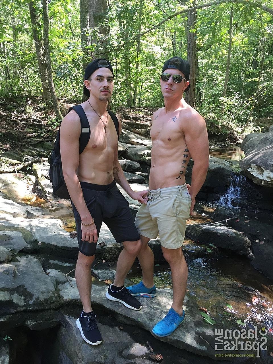 20P Los hombres gay Jack Hunter y JJ Knight se maman y tienen sexo anal al aire libre