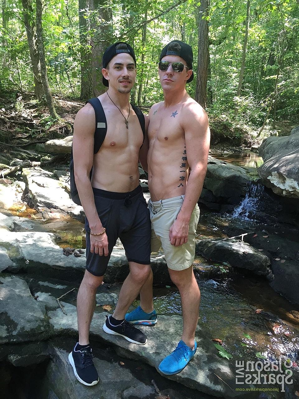 20P Los hombres gay Jack Hunter y JJ Knight se maman y tienen sexo anal al aire libre