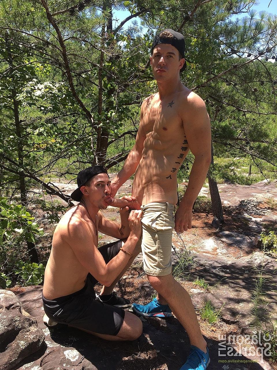 20P Los hombres gay Jack Hunter y JJ Knight se maman y tienen sexo anal al aire libre