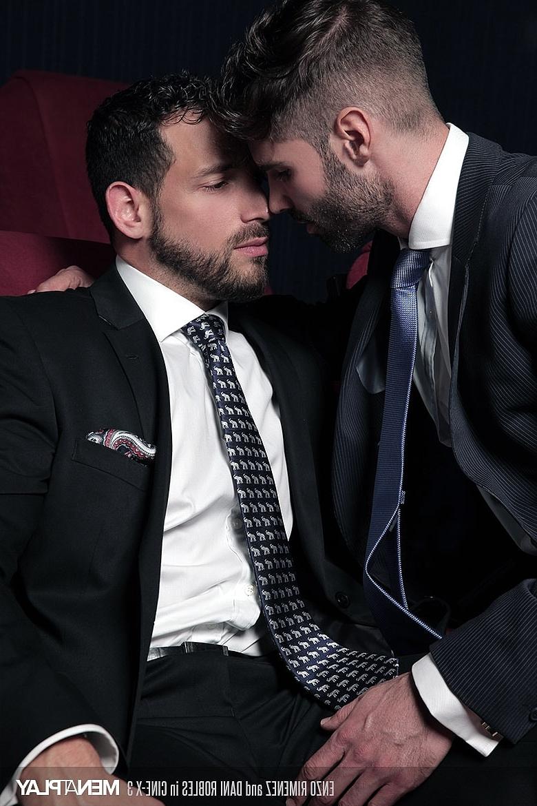 20P Les agents gays Dani Robles et Enzo Rimenez se sucent avant de faire l'amour