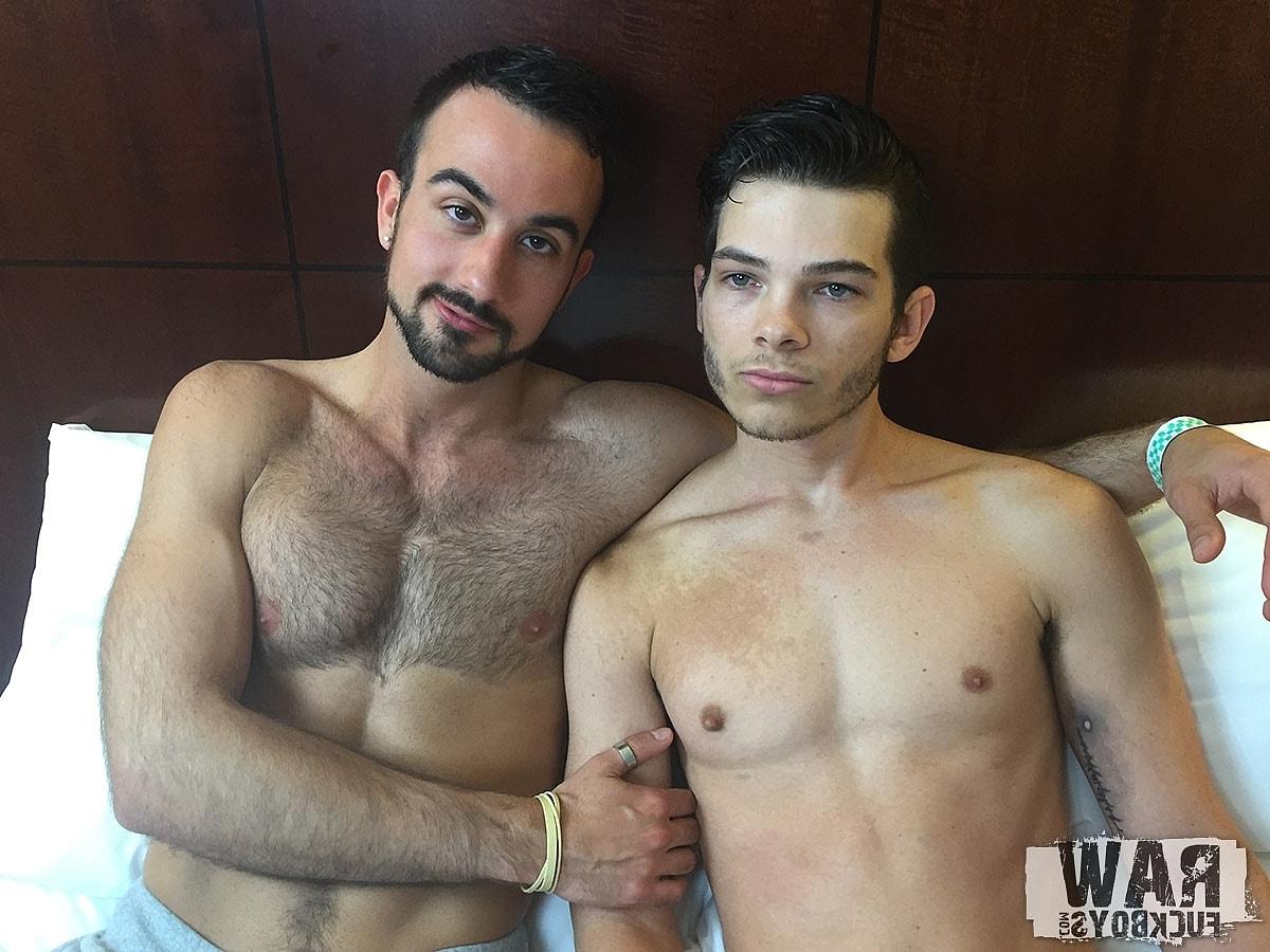 20P Twink Cooper King é fodido doggystyle pelo cara gay peludo Mason Lear