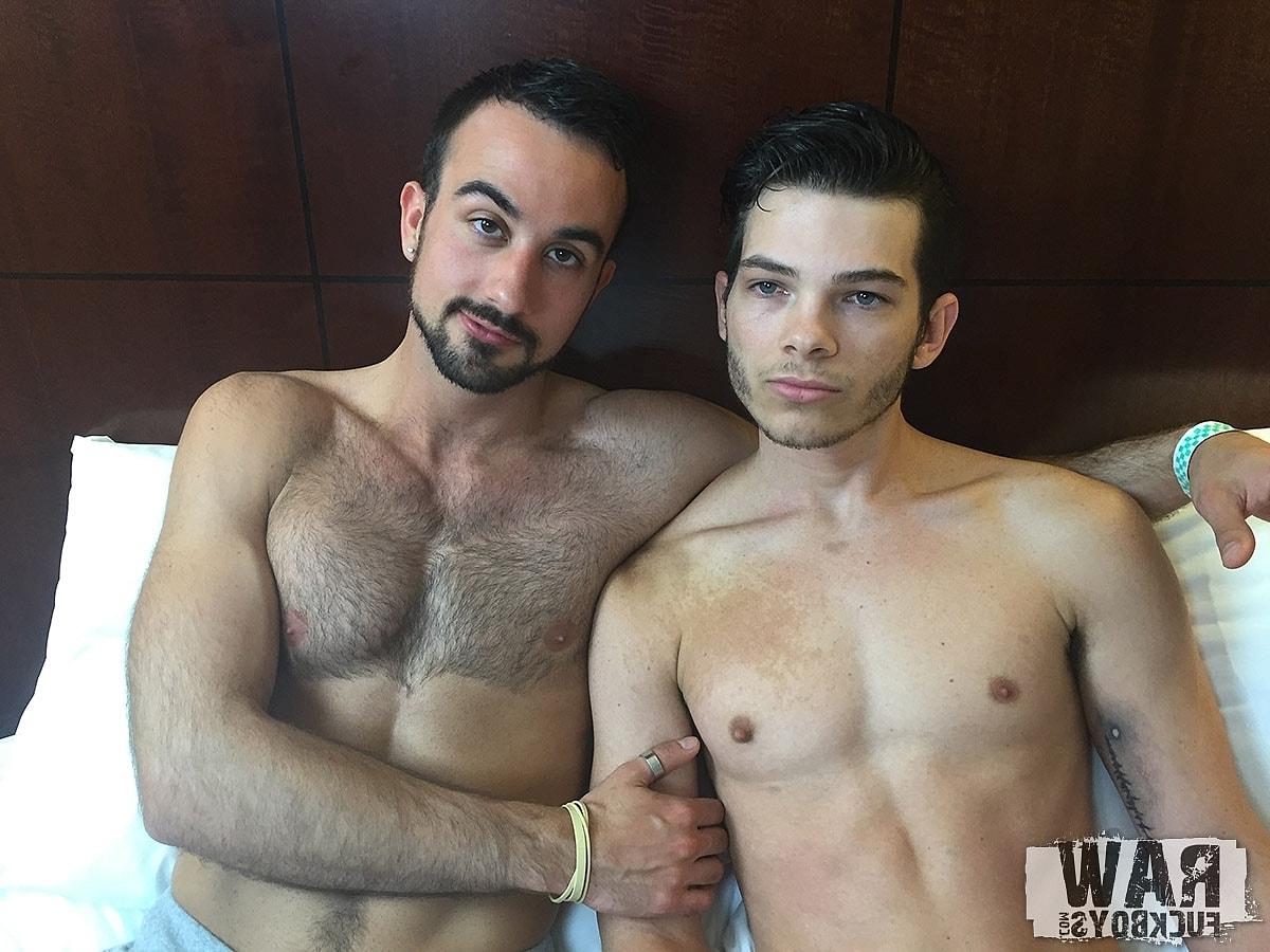 20P Twink Cooper King é fodido doggystyle pelo cara gay peludo Mason Lear