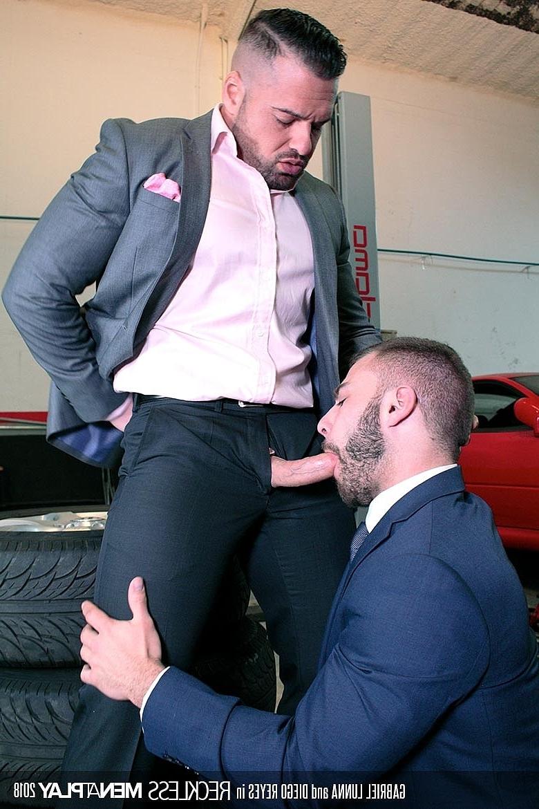 20P Empresários gays Diego Reyes e Gabriel Lunna fodendo forte na garagem
