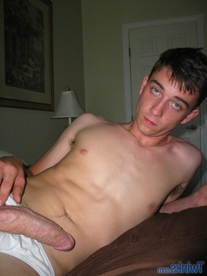 20P Gay brunette Elliott L posing and masturbating in his white undies