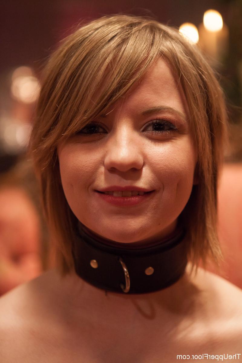 20P MILF Bella Rossi e seus amigos excêntricos compartilham paus grandes em uma cena BDSM selvagem