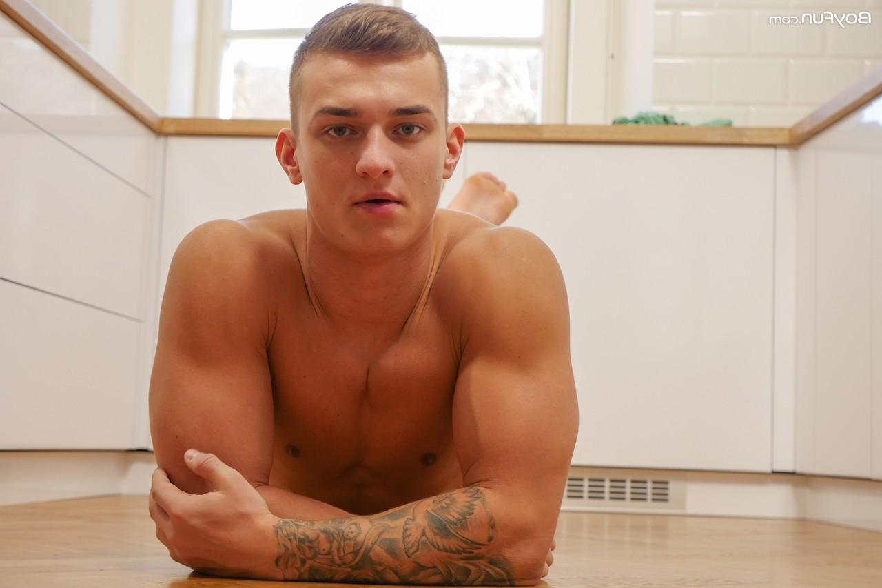 20P Chico divertido lucas drake