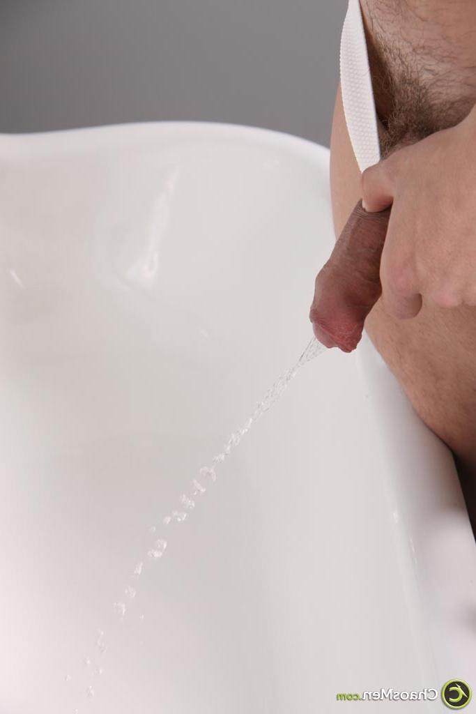 20P Die muskulösen schwulen Kerle Beck & Ransom haben wilden Oralsex im Waschraum