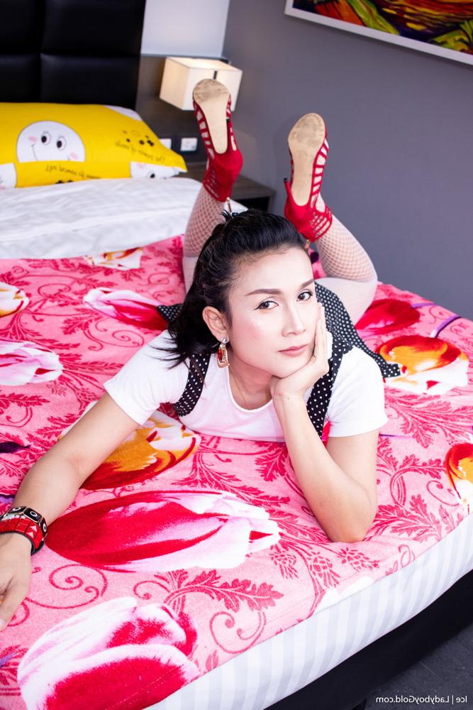 16P Ladyboy Gold estrelando Ice Naked Fotos pornográficas