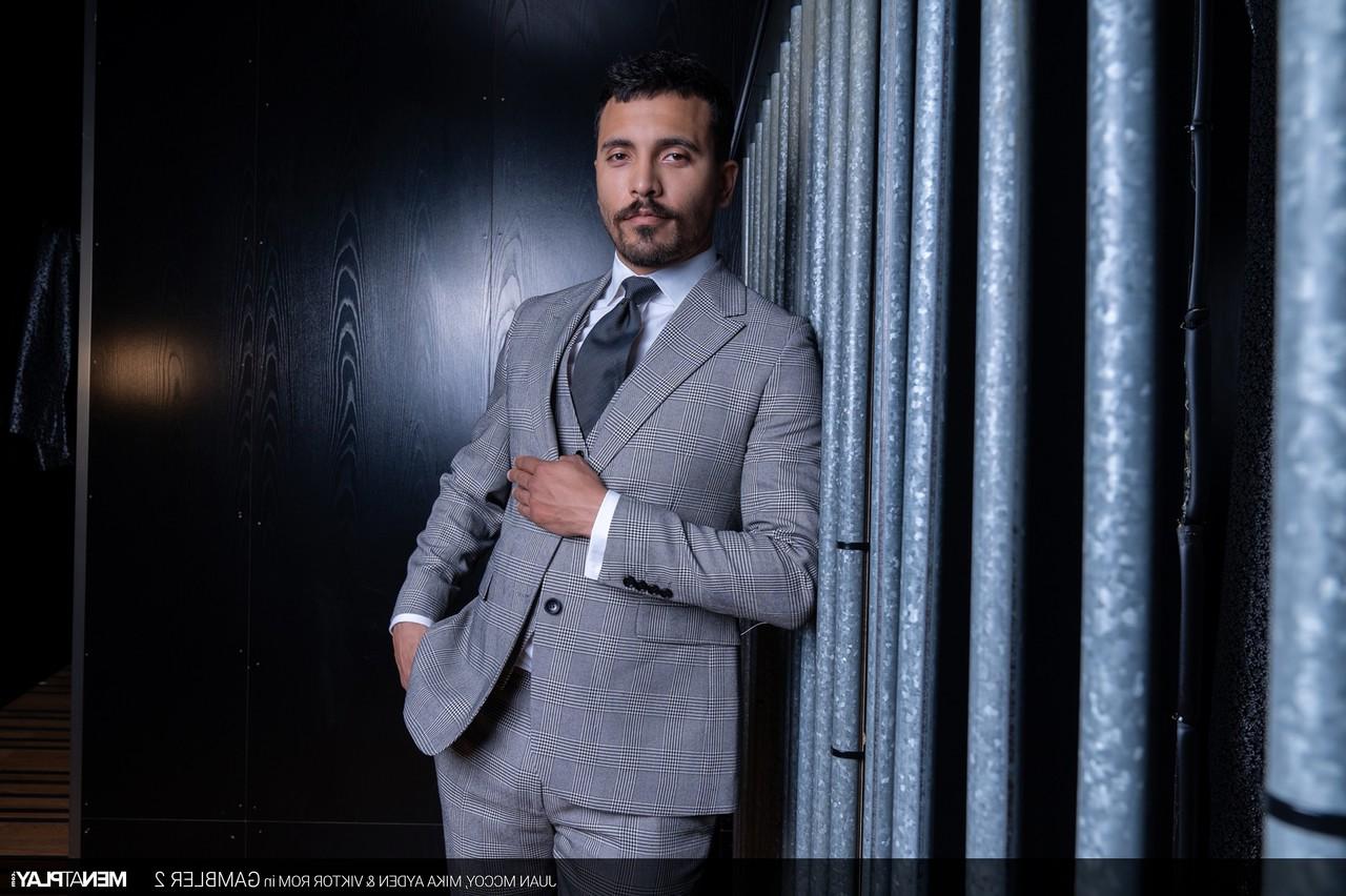20P Homens gays Viktor Rom, Mika Ayden e Juan McCoy têm um espeto assando anal 3some