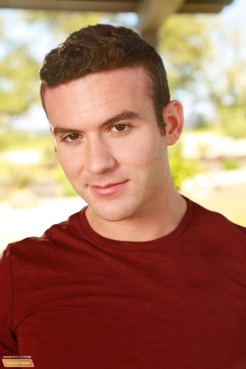 20P Hot gays with muscles Tommy Regan and Killian James ride each other's dick