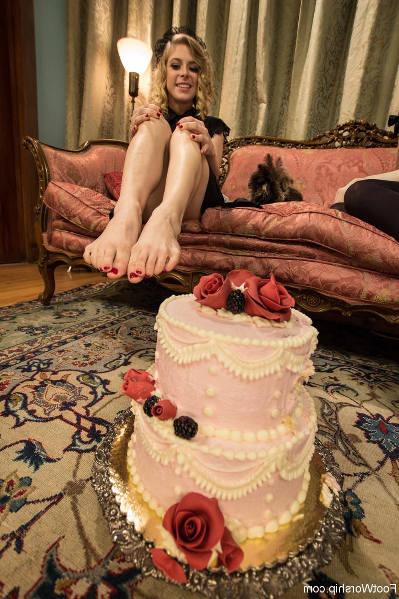19P Fußanbetung Maitresse Madeline Marlowe, Penny Pax