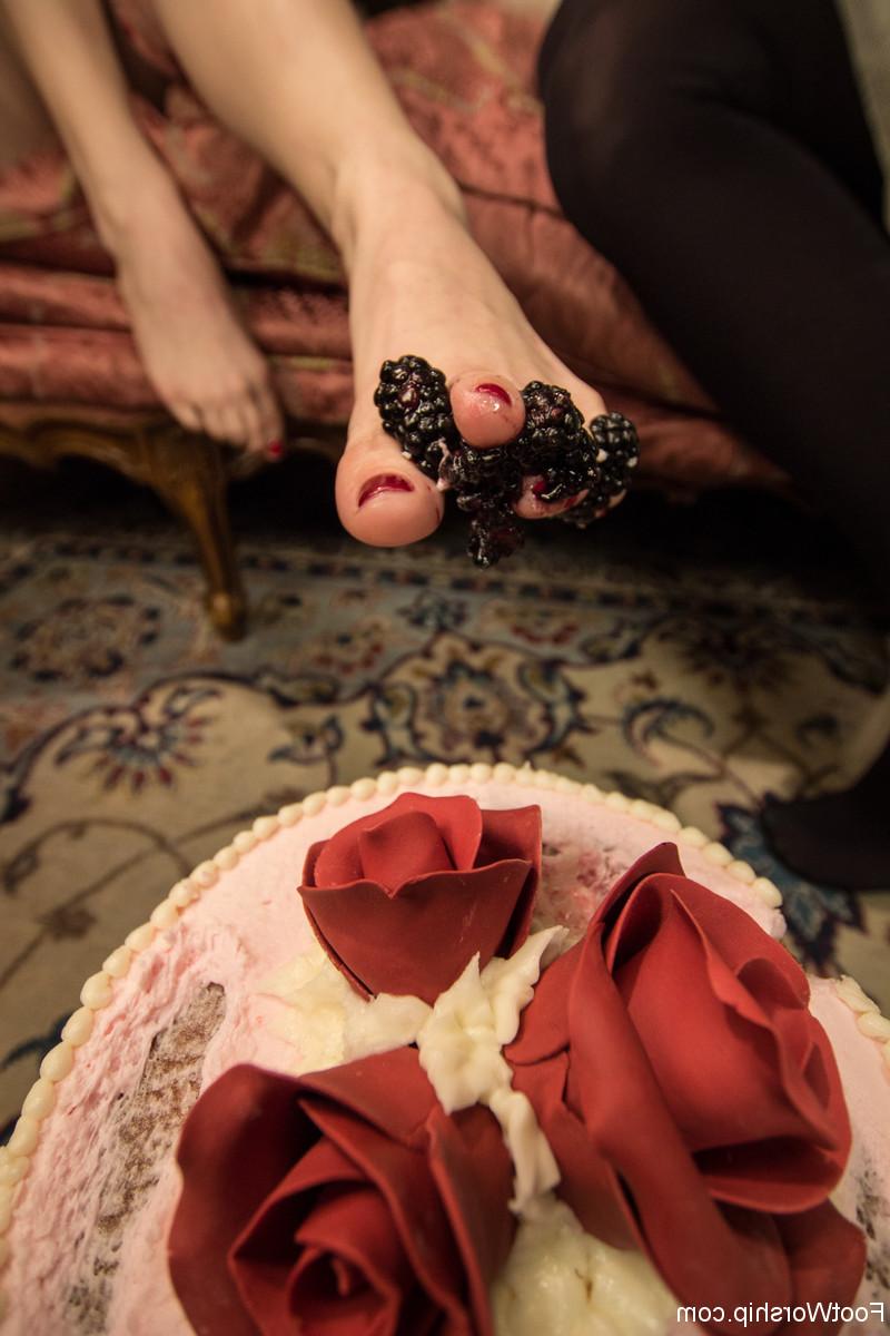 19P Fußanbetung Maitresse Madeline Marlowe, Penny Pax