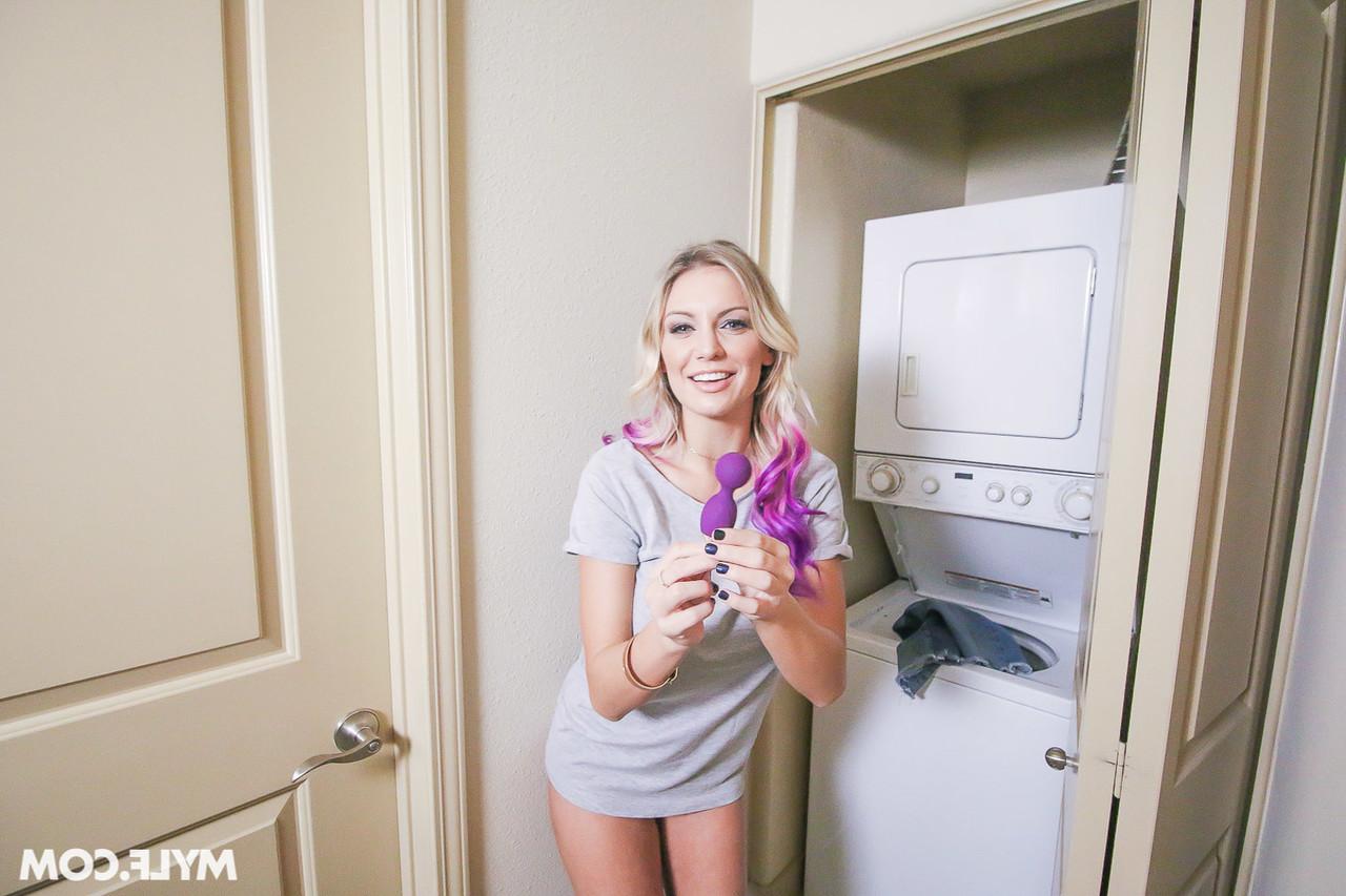 20P Dona de casa com peitos grandes Kenzie Taylor fode seu enteado com tesão no ponto de vista