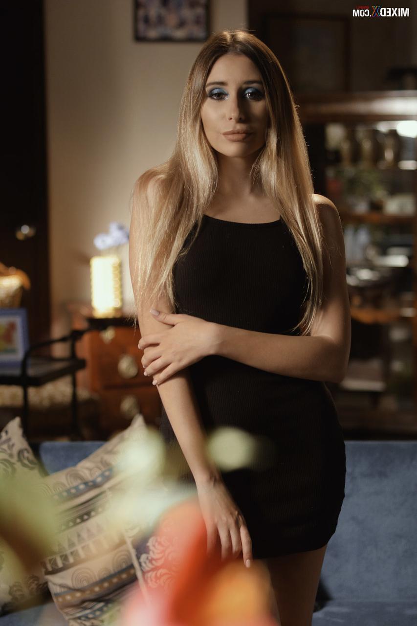 20P Die blonden Lesben Tory Sweety und Lika Star lecken sich gegenseitig die Muschis