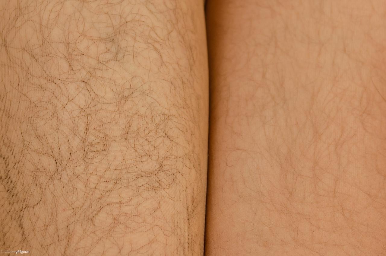20P Die kurvigen Amateure Dahlia Snow und Freya Mars lecken sich gegenseitig die Titten und haarigen Fotzen