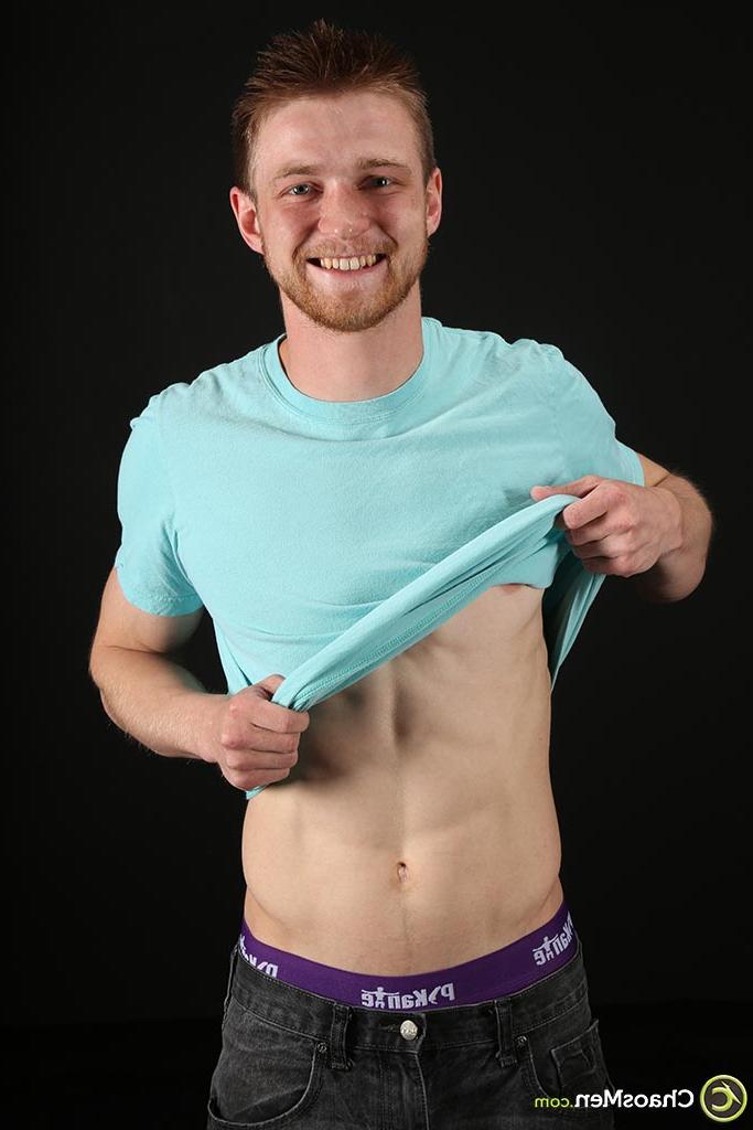 20P Redheaded Caucasian model Augustus strips & poses naked in a gay solo
