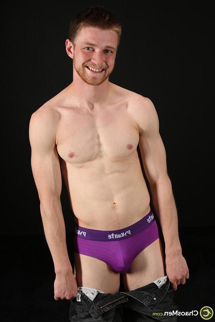 20P Redheaded Caucasian model Augustus strips & poses naked in a gay solo