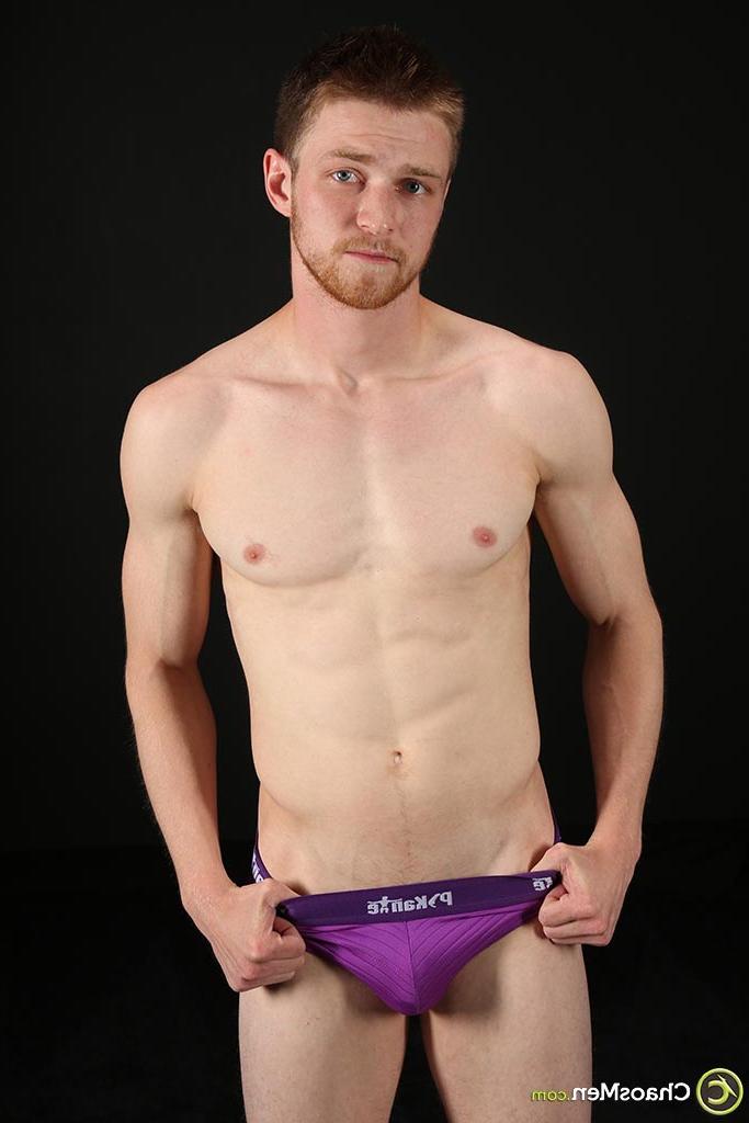 20P Redheaded Caucasian model Augustus strips & poses naked in a gay solo