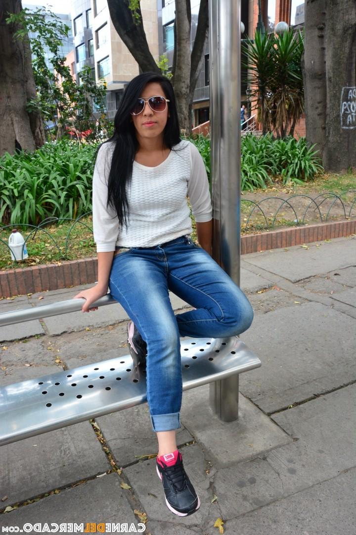 17P Big assed Latina MILF gets picked up on the street and shows her big oiled ass