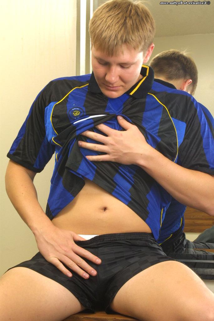 20P Gay soccer player Halo strips off his uniform and strokes his fat dick