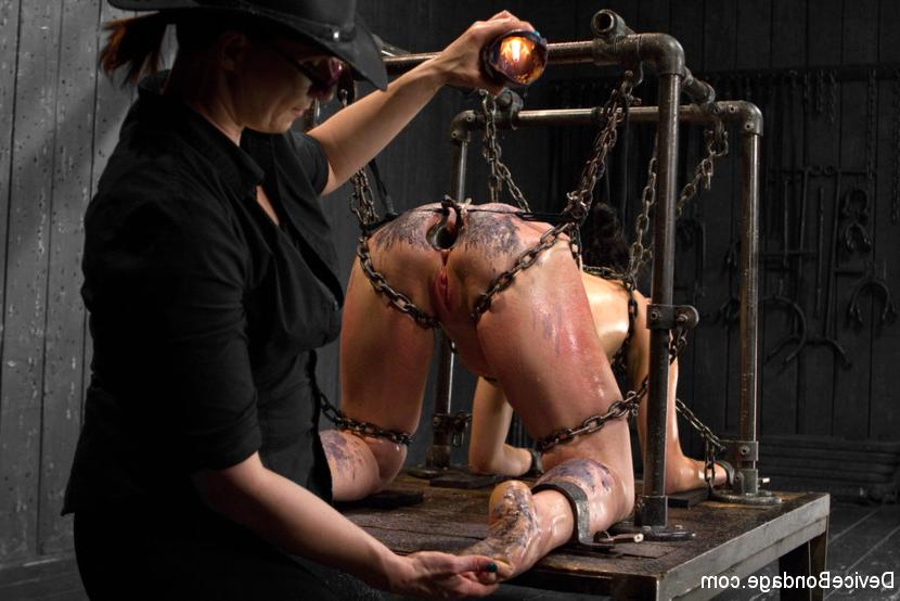 14P Siouxsie Q anal cavity will never be the same after hardcore lezdom games