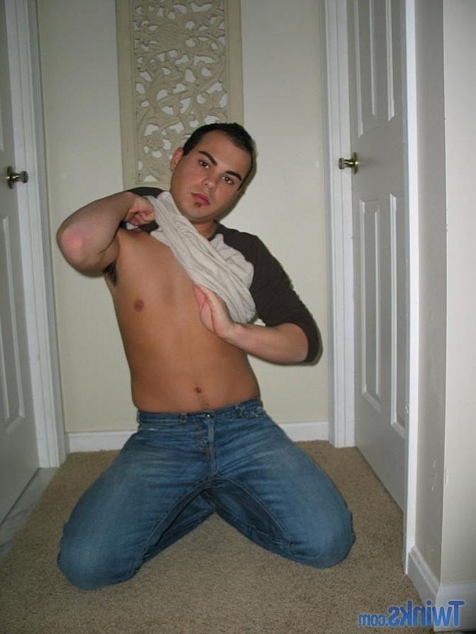 20P Gorgeous gay hottie Austin D undressing and masturbating on the floor