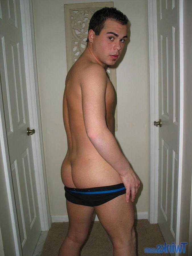 20P Gorgeous gay hottie Austin D undressing and masturbating on the floor