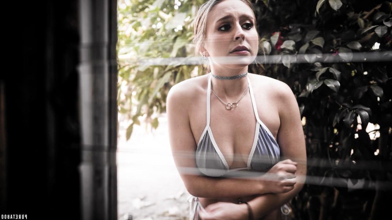 20P Das amerikanische Babe Laney Gray wird bei einem Dreier mit muskulösen Männern am Spieß gebraten