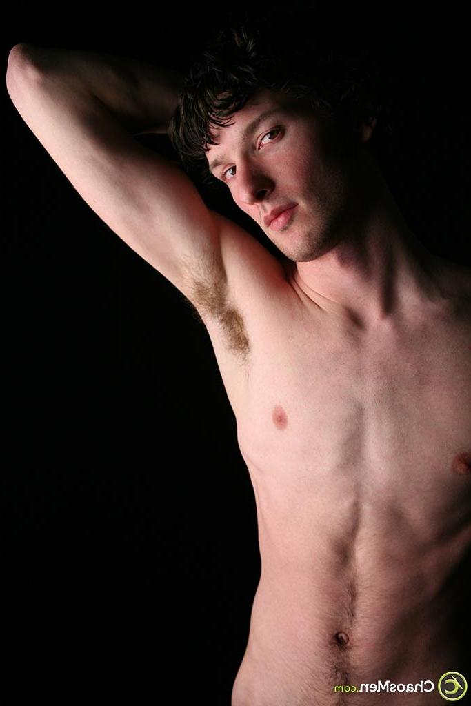 20P Adorable gay cachondo londinense desnudándose y posando desnudo en solitario