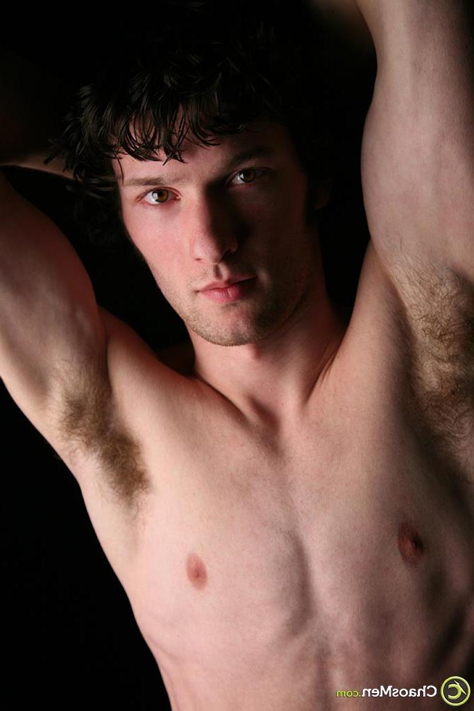 20P Adorable gay cachondo londinense desnudándose y posando desnudo en solitario