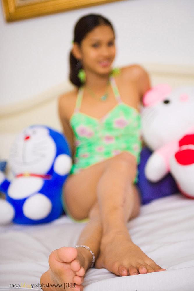16P Ladyboy Gold mit Lee Sex Pics