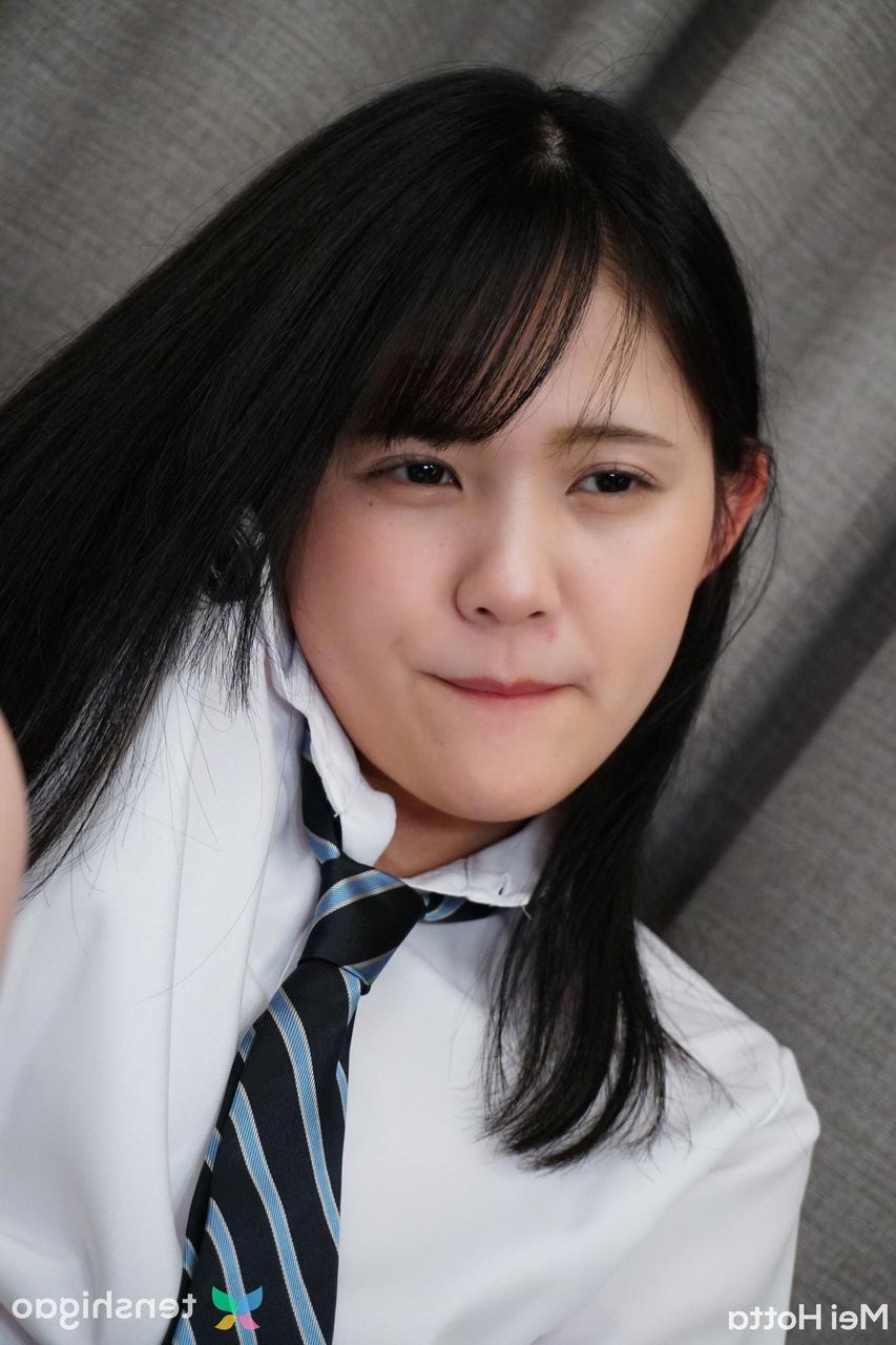 20P Der süße japanische Teenager Mei Hotta wird im Doggystyle entbeint und ins Gesicht gespritzt