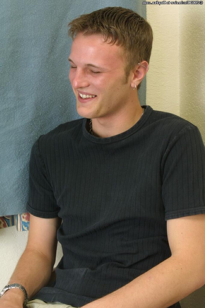20P Gay hottie Seth Knight strips down naked and masturbates in a solo