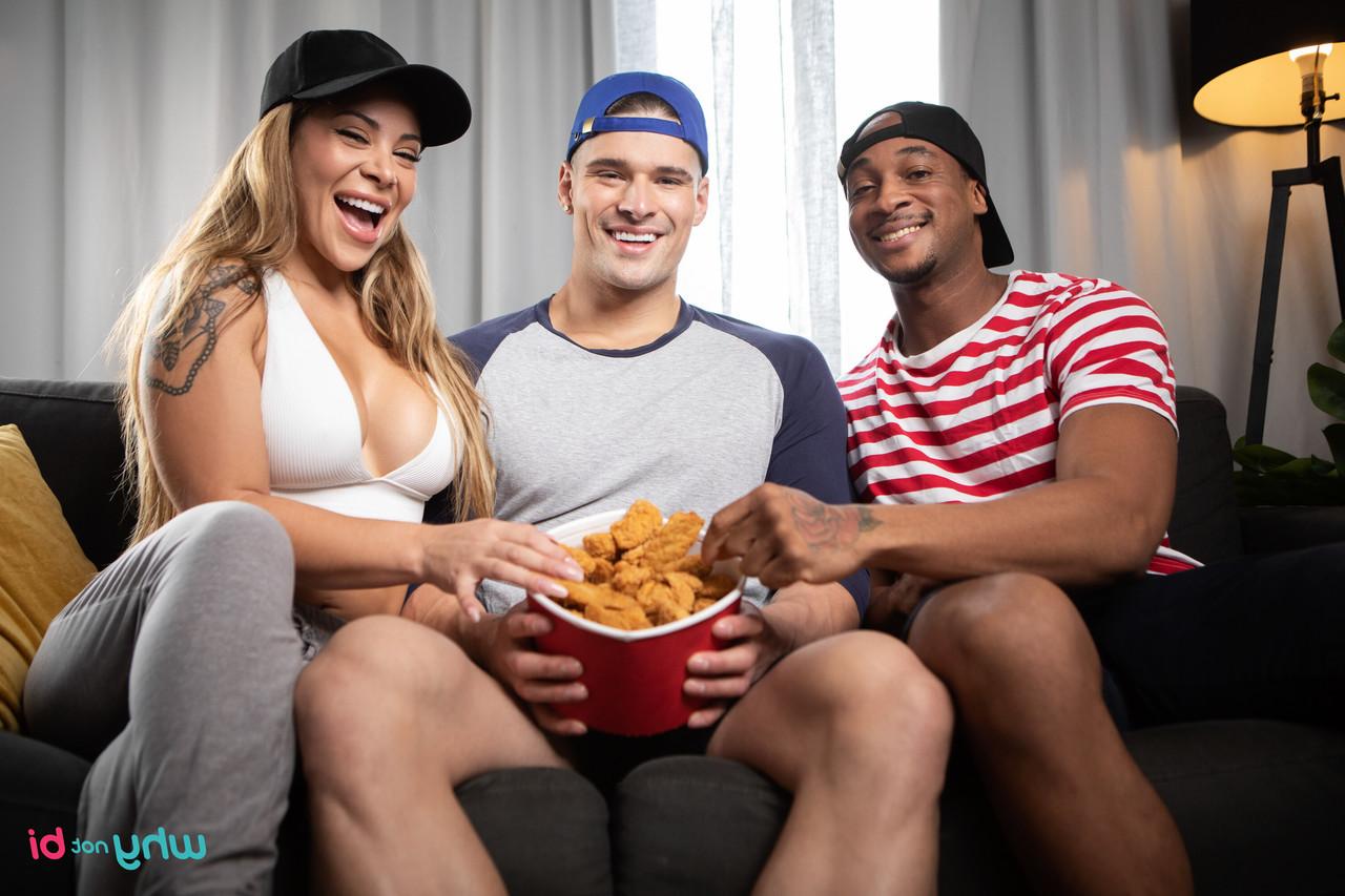 17P Männer mit Laura Fox, Malik Delgaty, Trent King