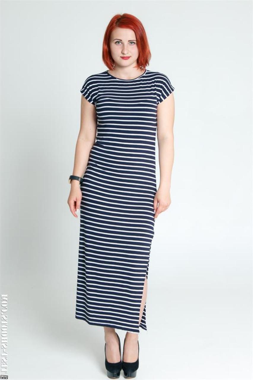 18P ぽっちゃりした赤毛の美女フォックス W が裸でタイトな服装でお尻をポーズ