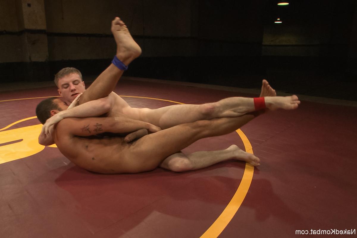 20P Kombat desnudo Damian Taylor y Doug Acre